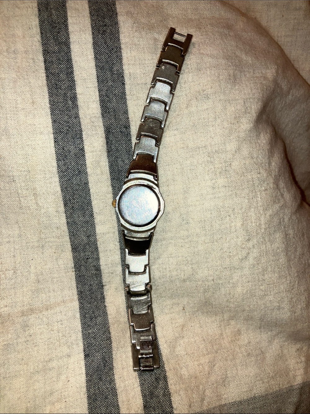 Gucci Silver and Gold Ladies Quartz Watch - Picture 8 of 12